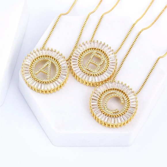 1pc Elegant Letter Initial Alphabet Monogram Cubic Zirconia Round Charm Necklace - Picture 1 of 8